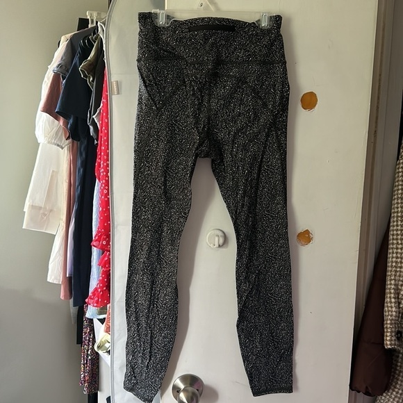 Athleta Lightning Stash 7/8 tight - black/white - Picture 7 of 7